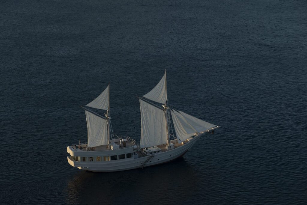 Indonesian Luxury Boat ALEXA Private Cruises