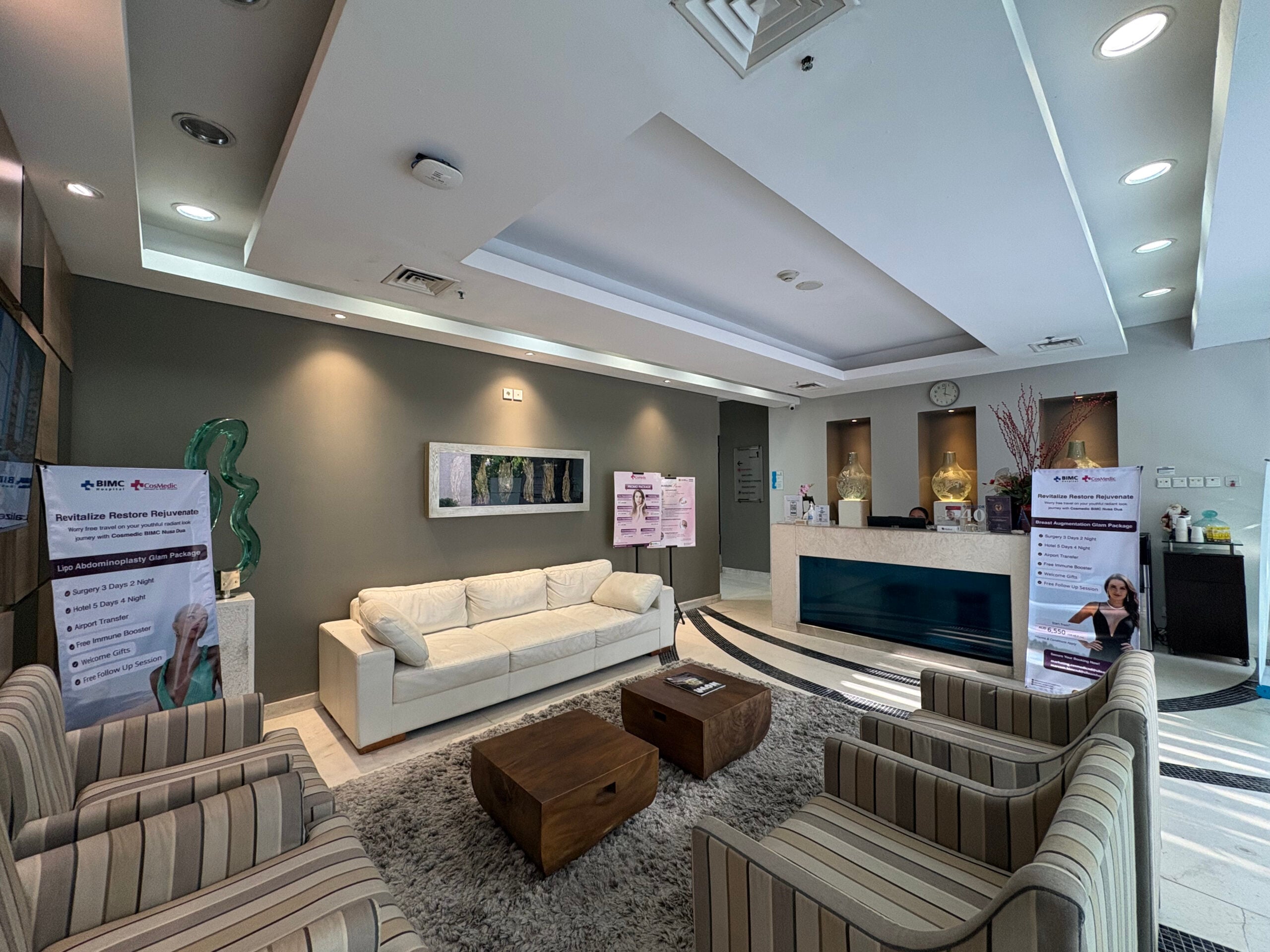The lobby area of BIMC CosMedic Bali, a plastic surgery clinic in Bali